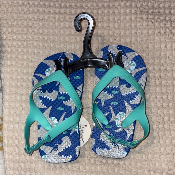 ☀️😎 NWT Toddler Blue and Green Flip Flops - Picture 1 of 3
